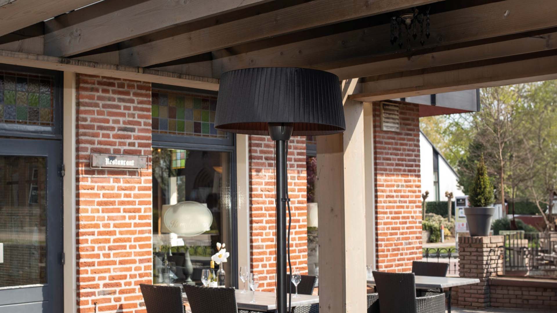 Artix Bright Fritstående Terrassevarmer – Sort (1500W) - Nordic Unique