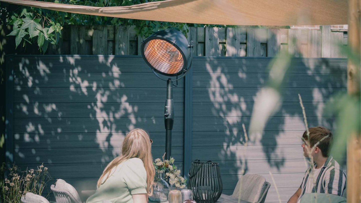 Indus Bright Fritstående Terrassevarmer – Sort (2100W) - Nordic Unique