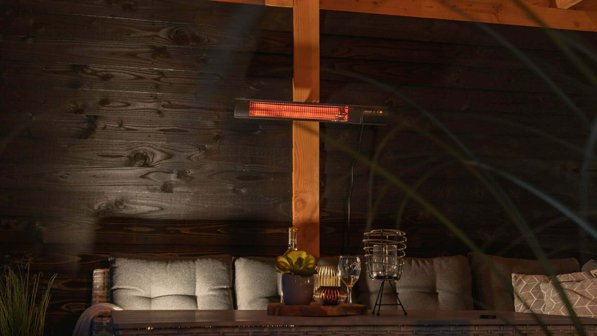 Dark Vægmonteret Terrassevarmer – Sort (1500W) - Nordic Unique