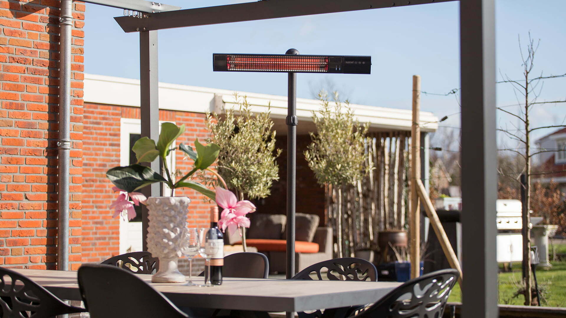 Dark Fritstående Terrassevarmer – Sort (2500W) - Nordic Unique