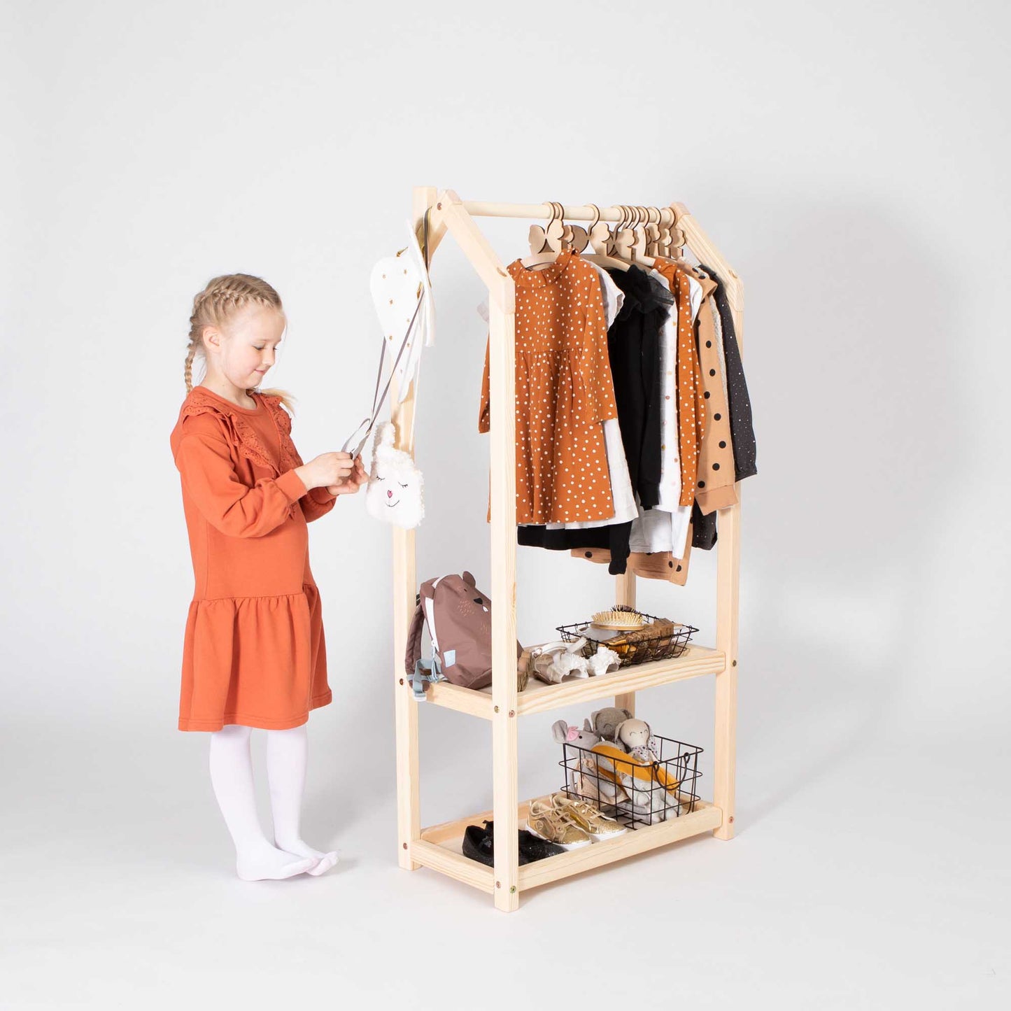 Montessori Garderobe i Massivt Fyrretræ - Nordic Unique
