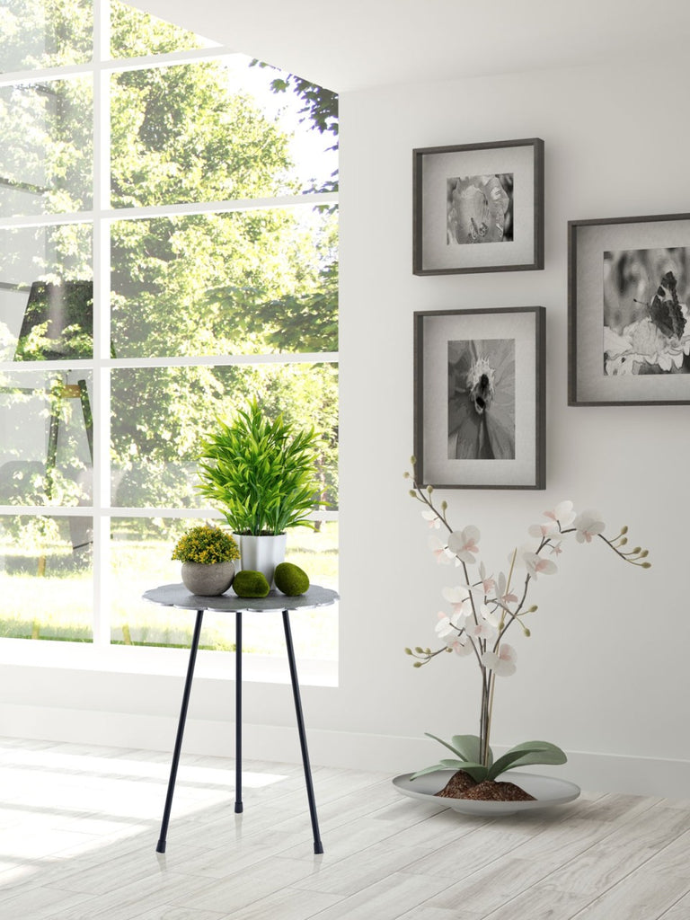 Sidebord i metal, rund klassisk design sølv - Nordic Unique