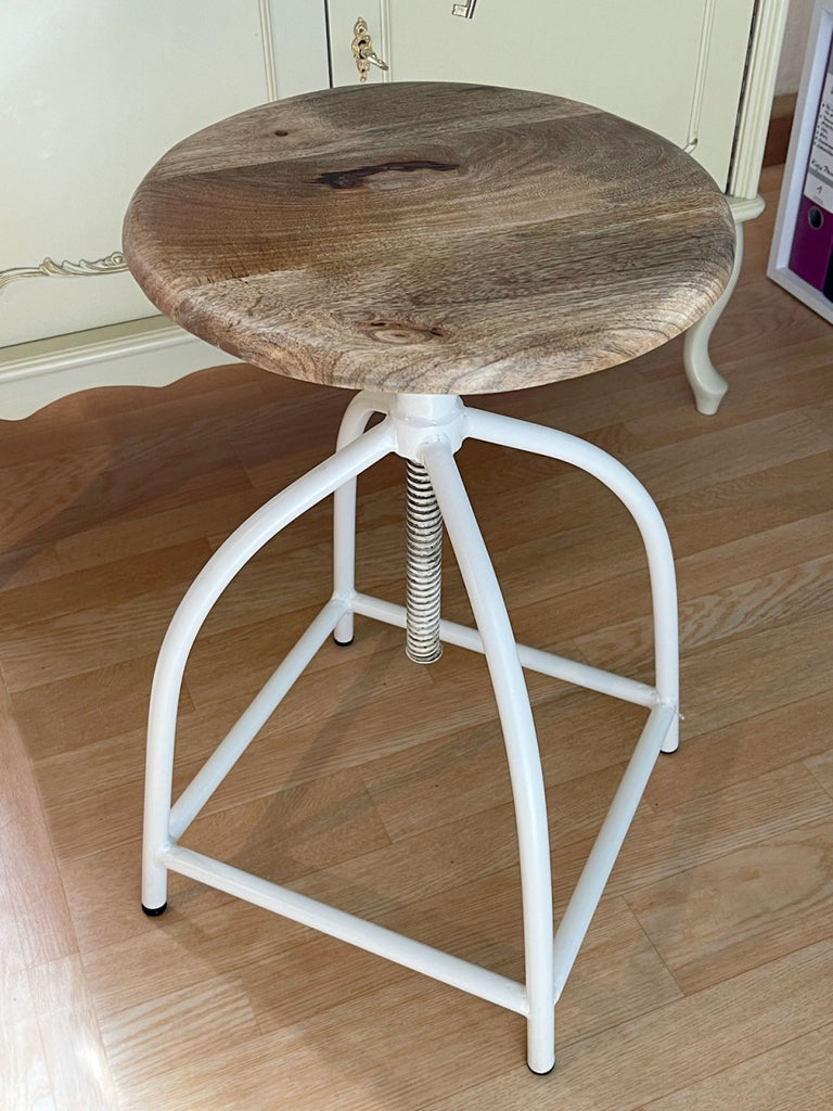 Drejestol/barstol, højdejusterbar i træ og metal hvid - Nordic Unique