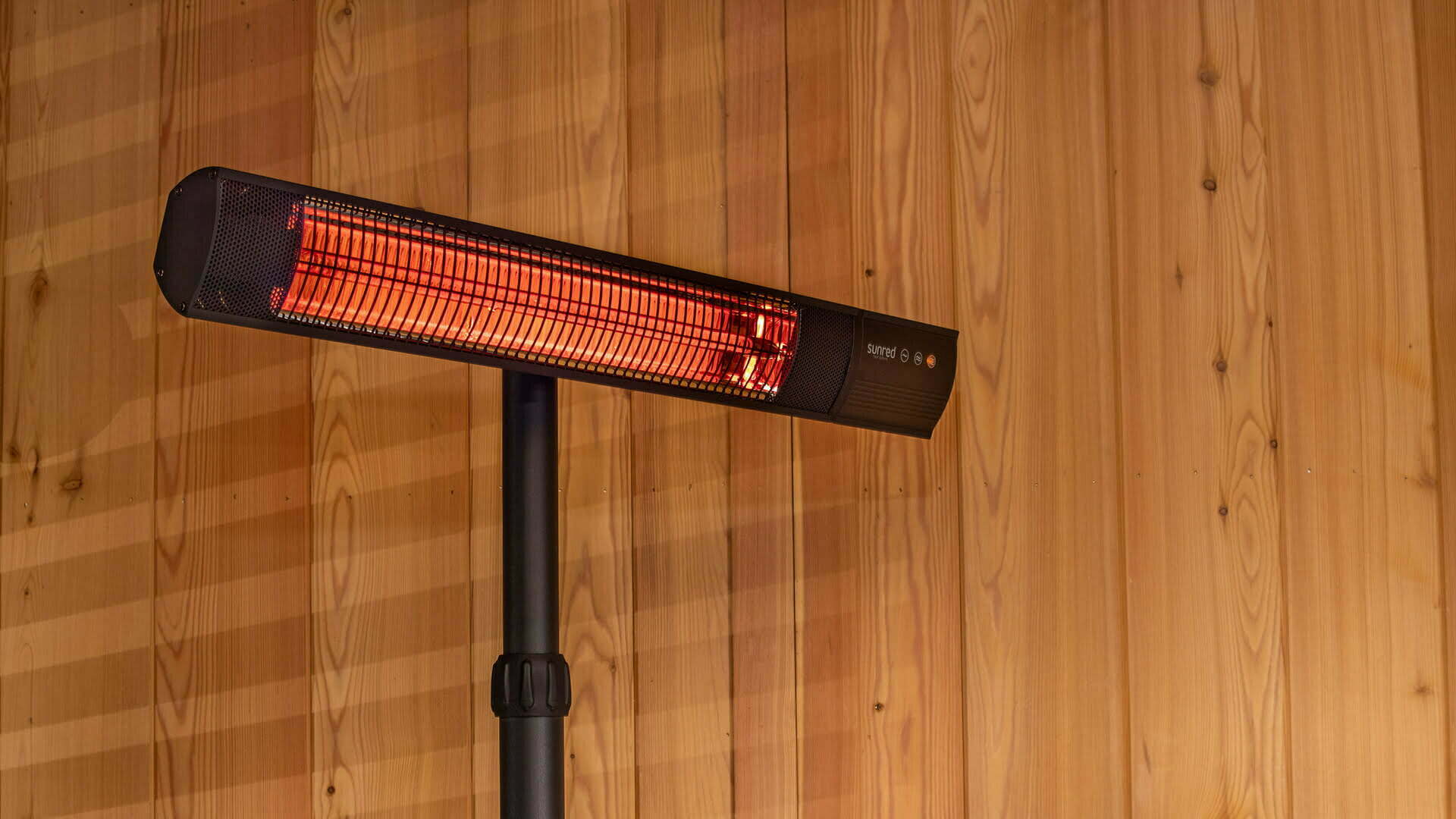 Dark Fritstående Terrassevarmer – Sort (2500W) - Nordic Unique