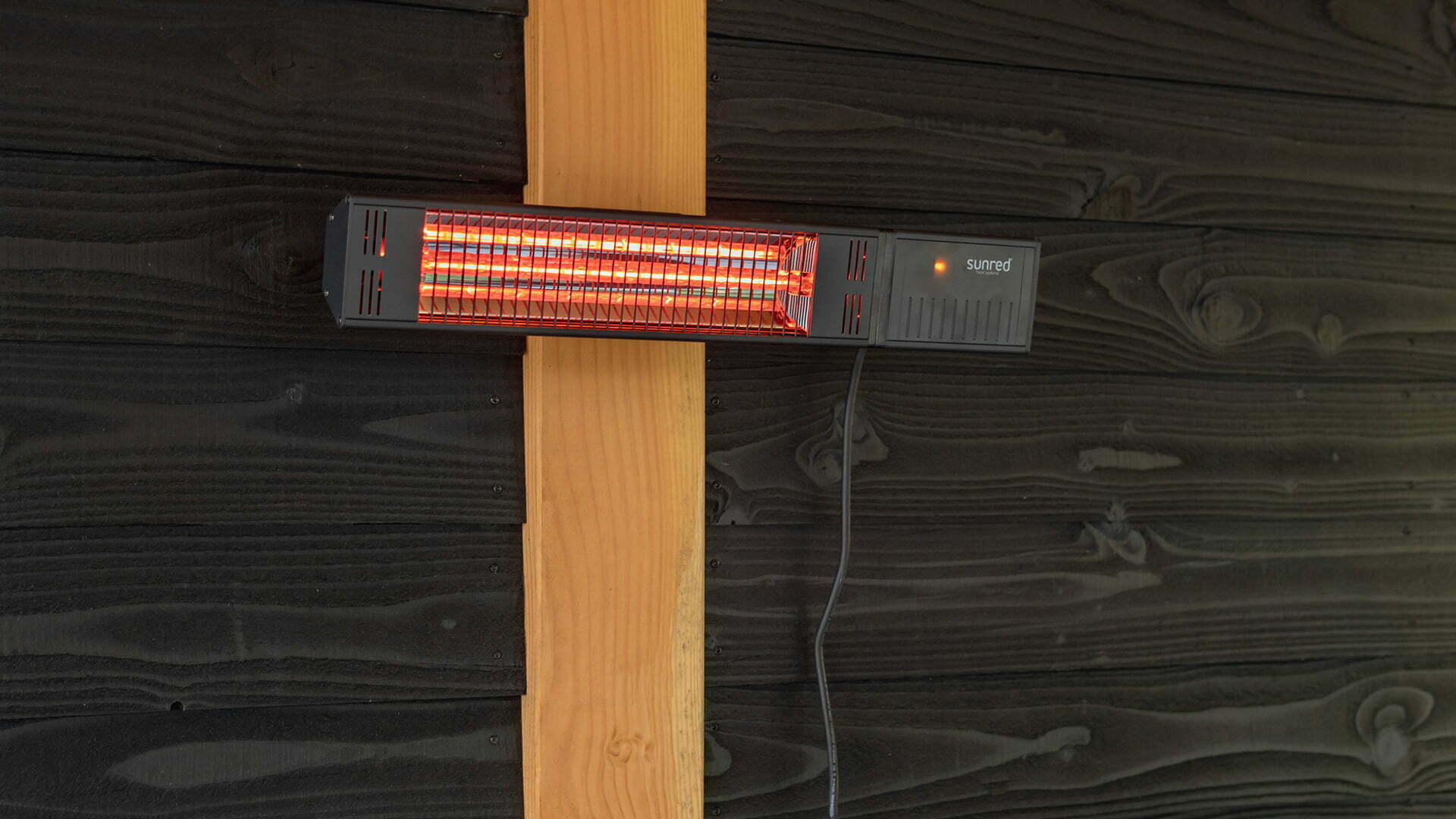 Fortuna Ultra Vægmonteret Terrassevarmer – Sort (1500W) - Nordic Unique