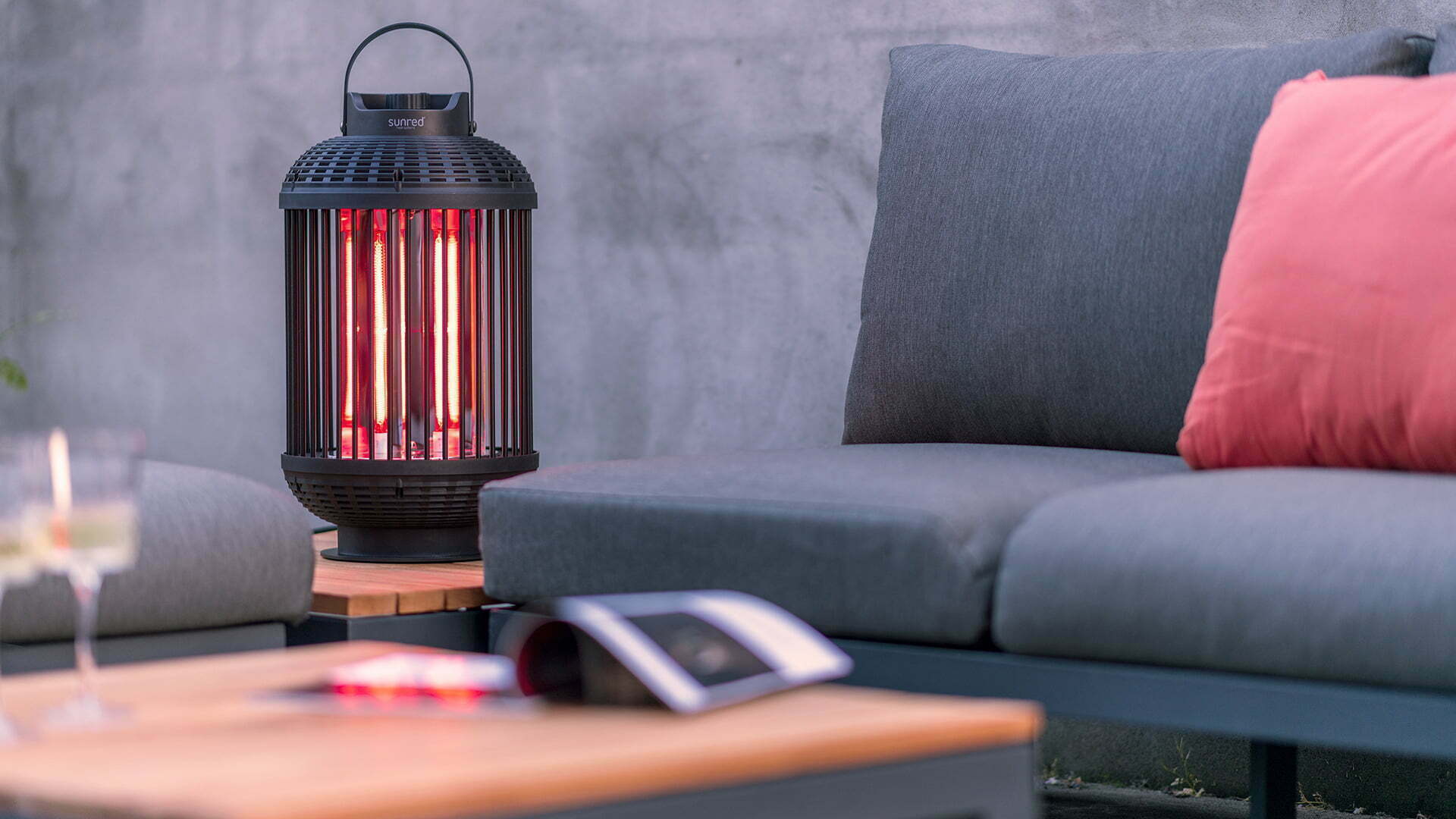 Indox Dark Bordmodel Terrassevarmer – Sort (1200W) - Nordic Unique