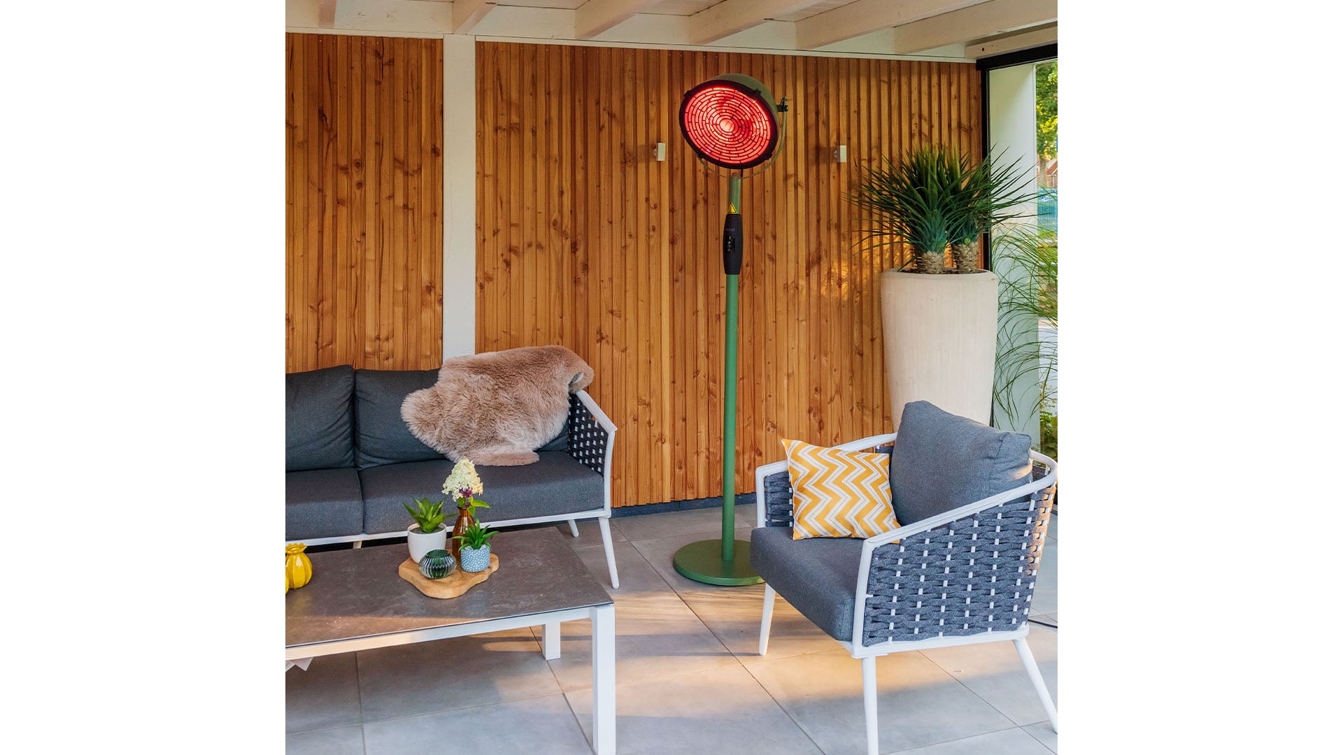 Indus Ultra SMART Fritstående Terrassevarmer – Jadegrøn (2100W) - Nordic Unique