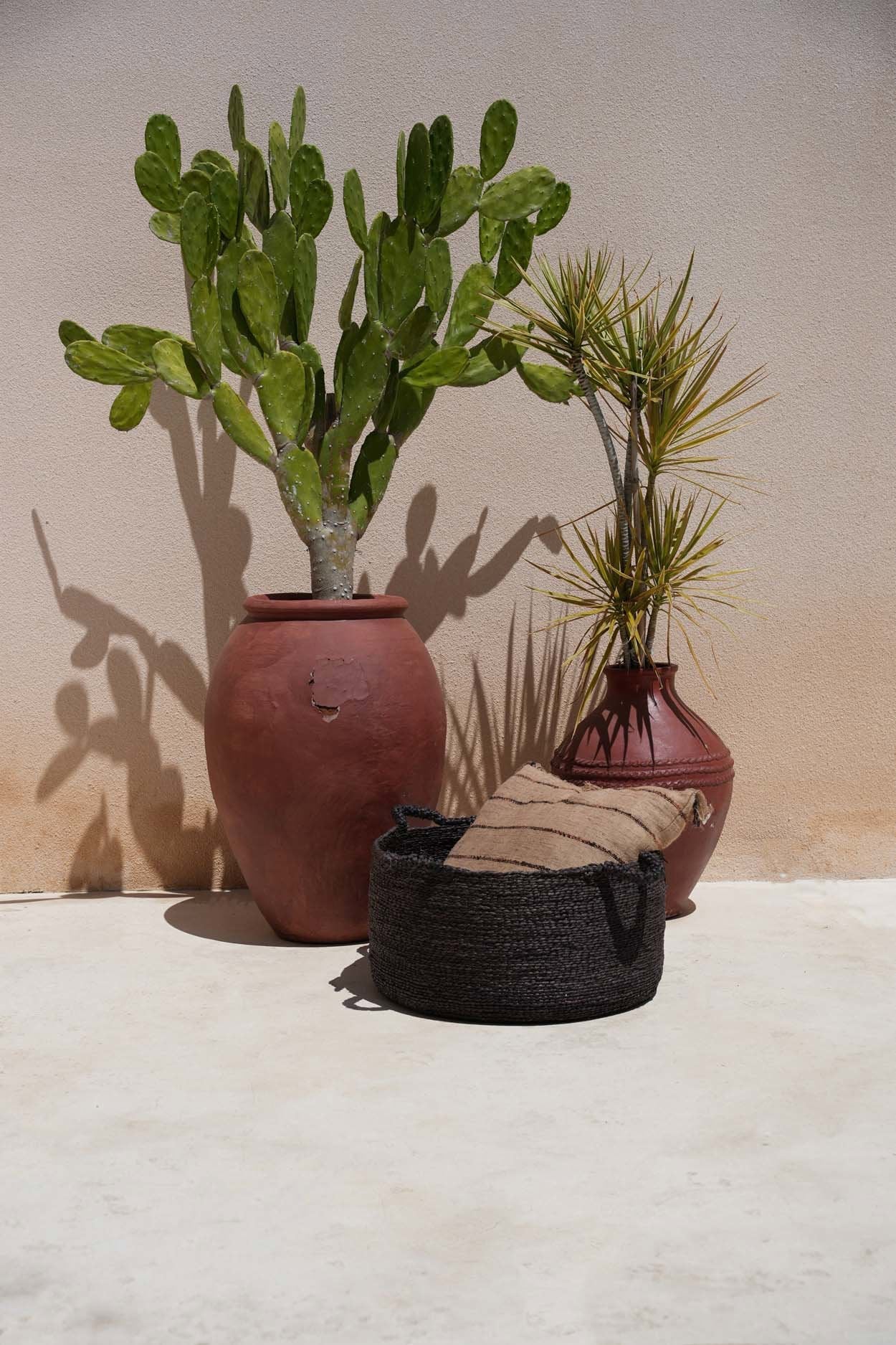 Les Quatre Mains Kurv- Sort - L - Nordic Unique