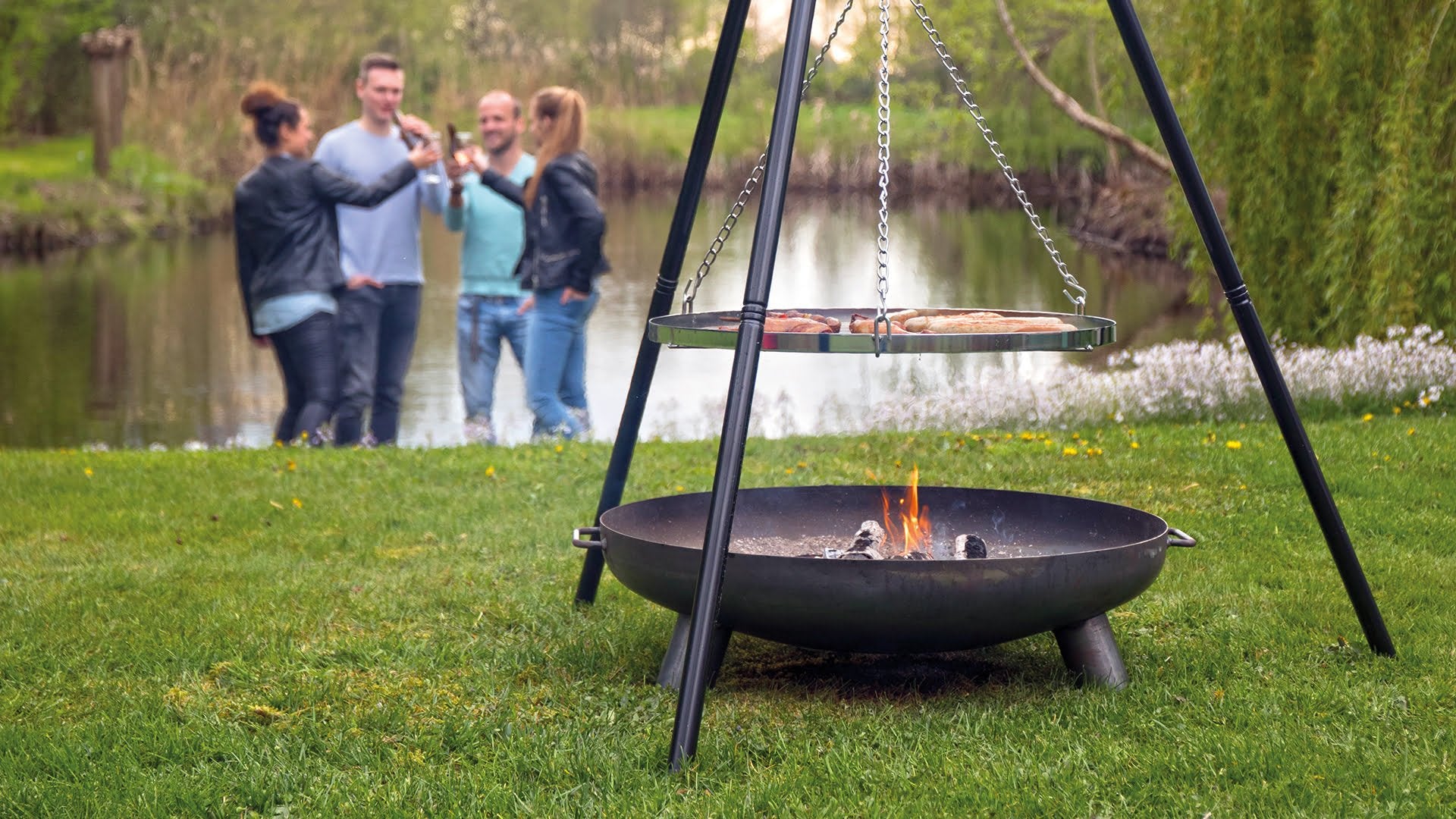 Barbecue Tripod Bålfadstativ – Sort/Sølv - Nordic Unique