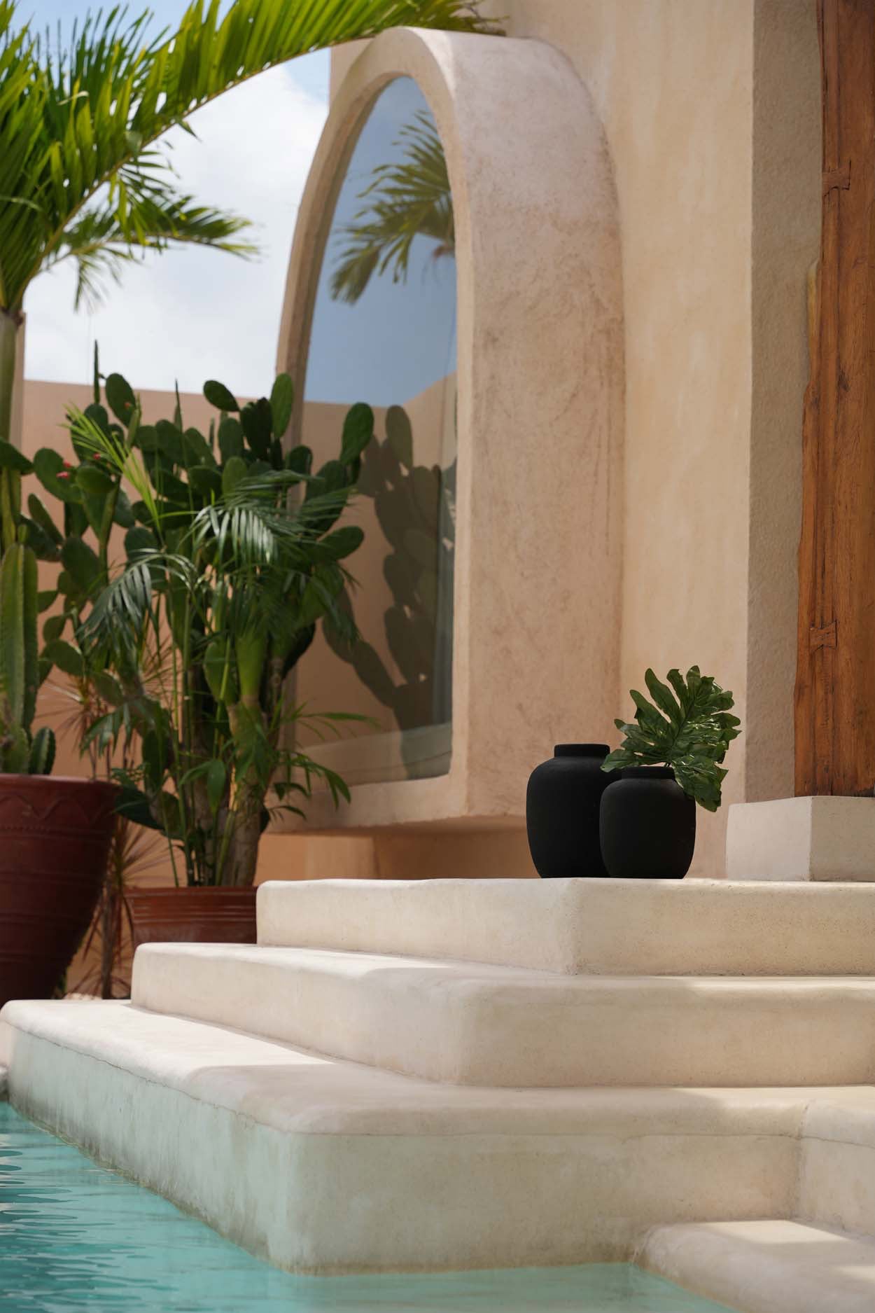 Prag Vase - Sort - L - Nordic Unique