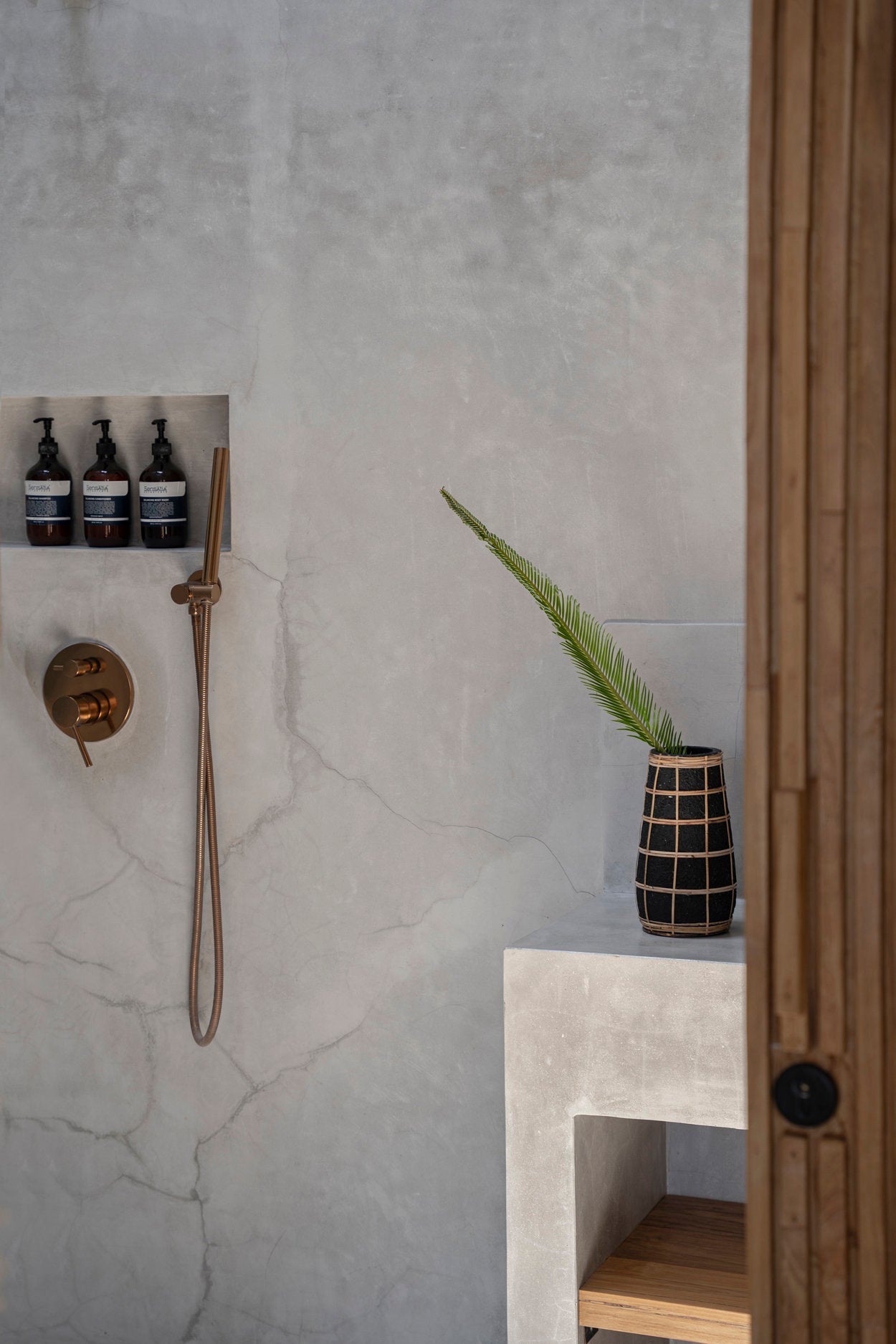 Barcelona vase - Sort Naturlig - M - Nordic Unique