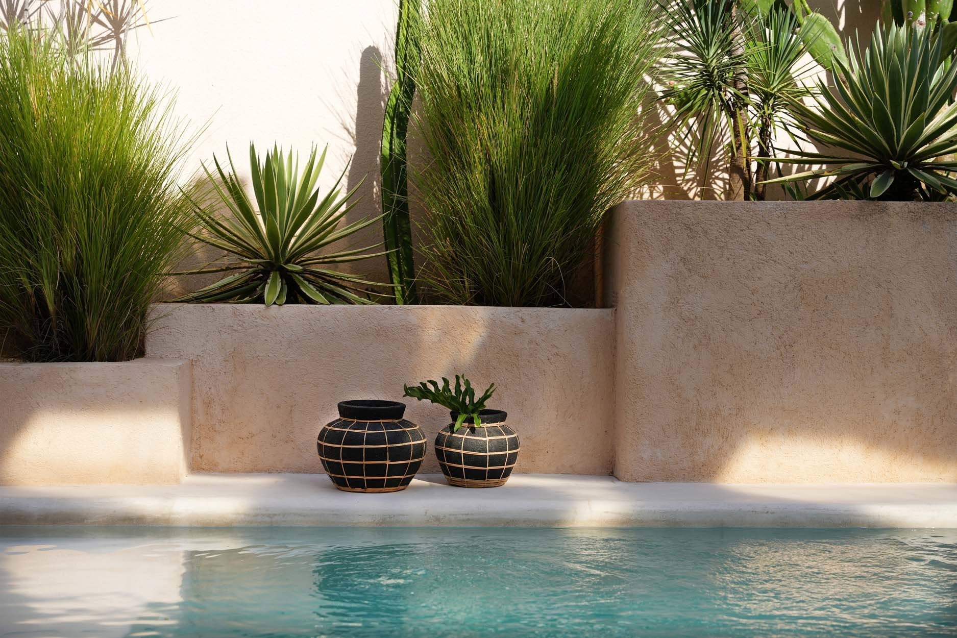 Maven Vase - Sort Naturlig - M - Nordic Unique