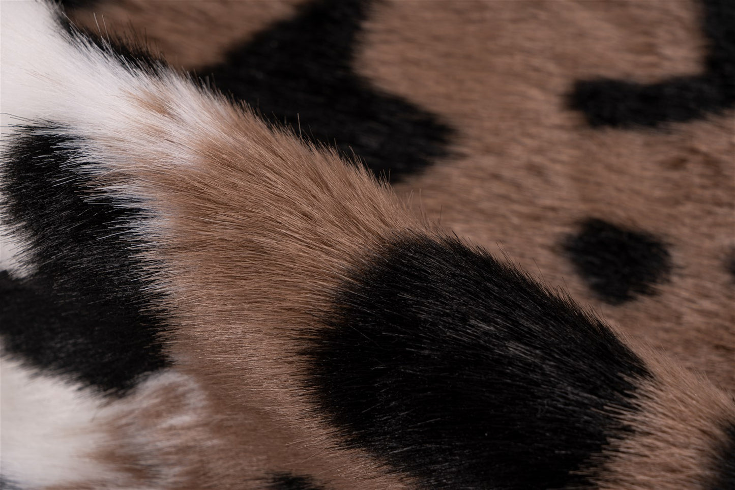 Leopard Tæppe I Kunstpels – Brun / Hvid – 160 x 230 cm - Nordic Unique